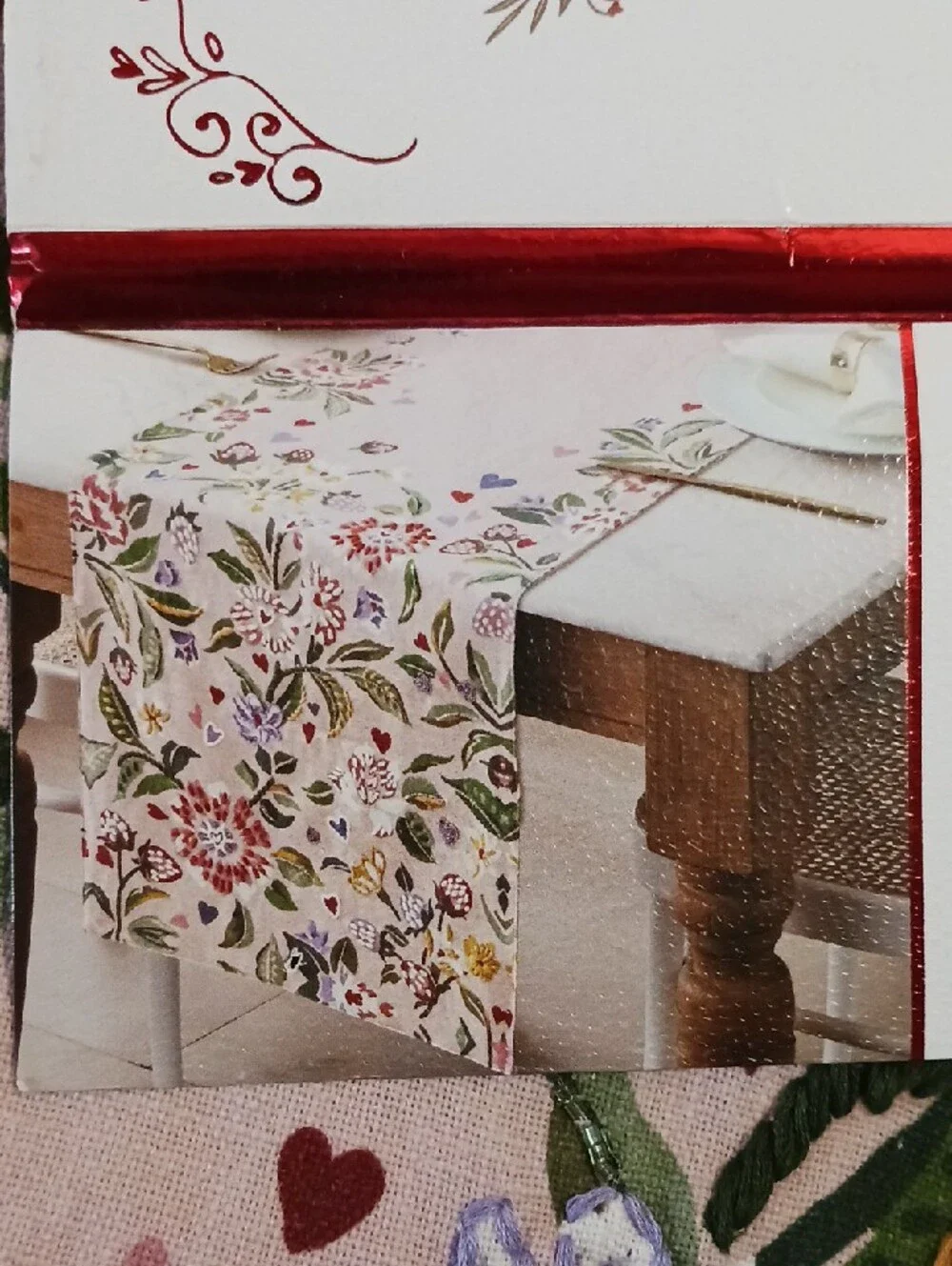 Gorgeous! Floral 💐& Hearts ❤️ Embroidered Pink Table Runner *New*